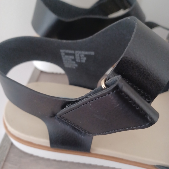 Time And Tru Easy On/off Blk Strappy Sandals Wmns Sz 12 Wide - Picture 2 of 6